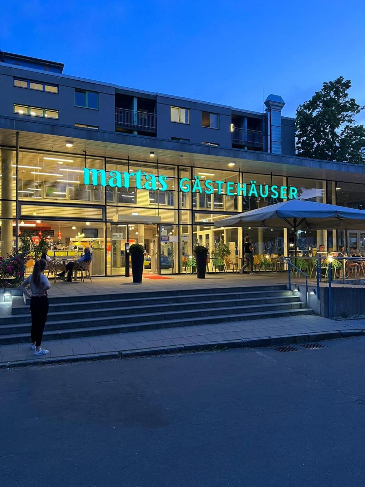 Hostal Martas Gaestehaeuser Hauptbahnhof *