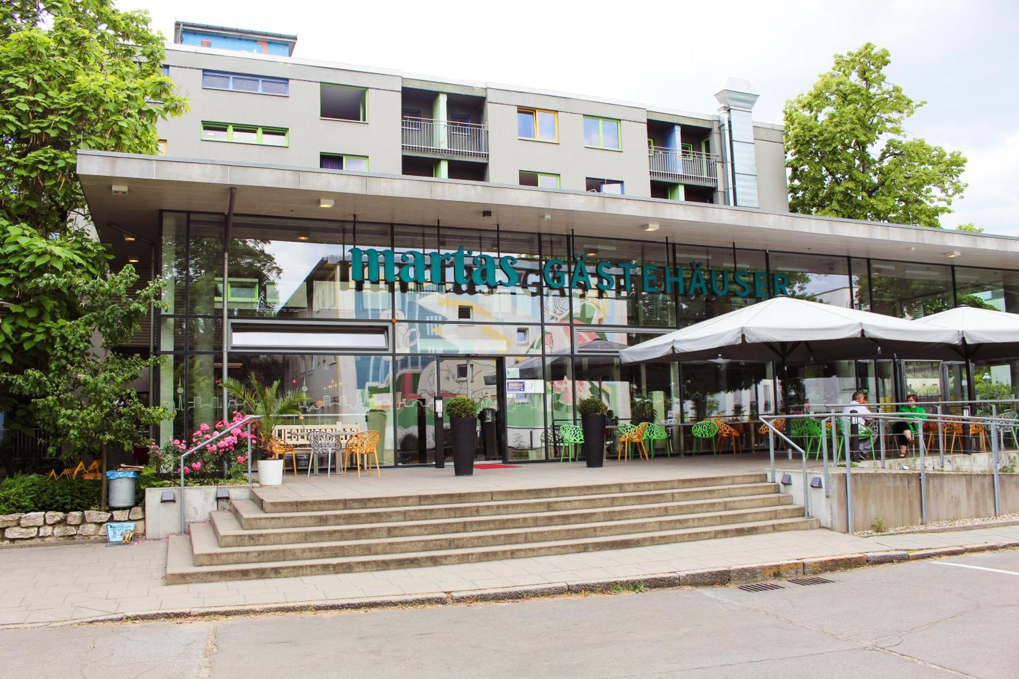 Hostal Martas Gaestehaeuser Hauptbahnhof *