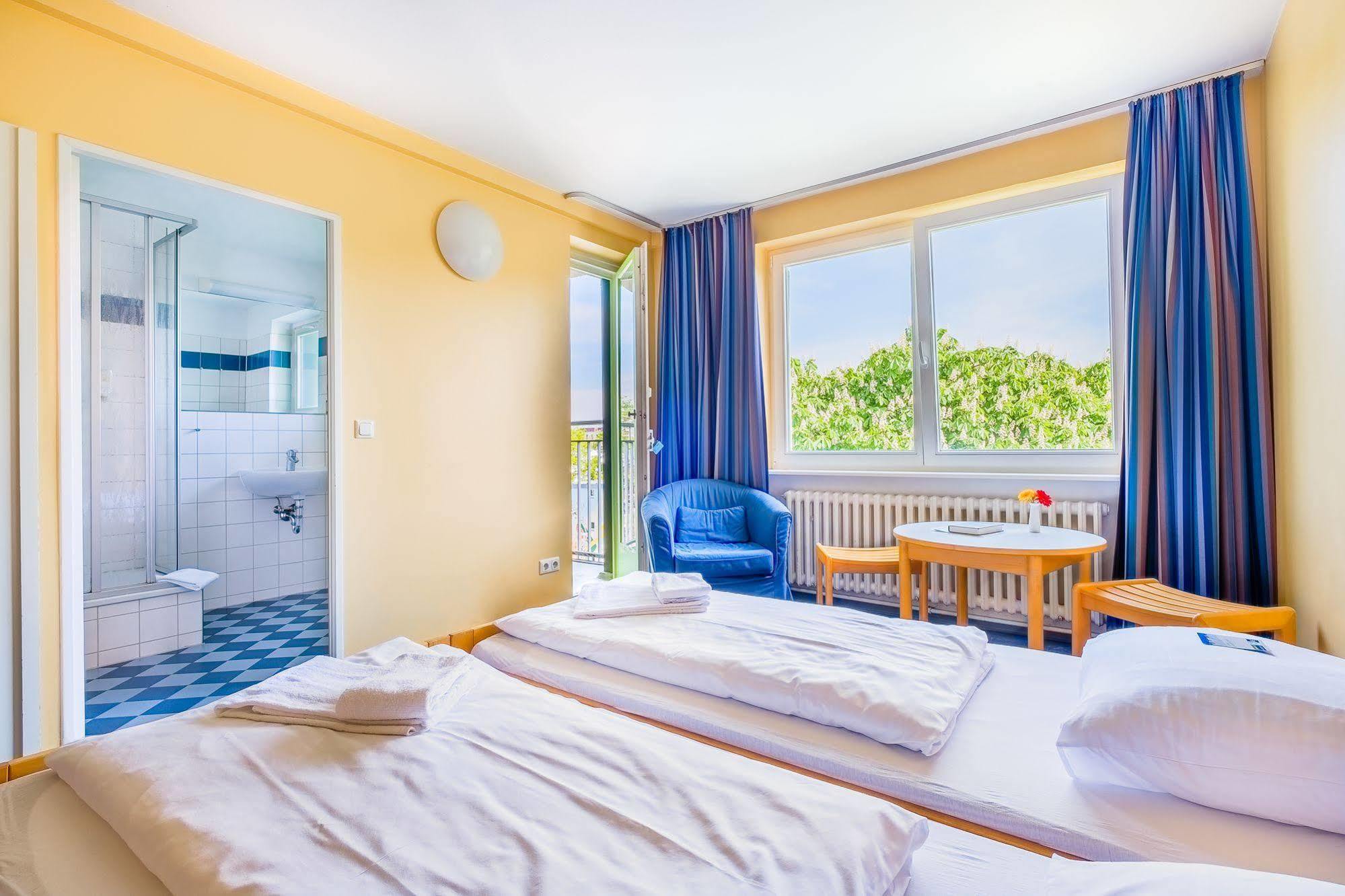 Martas Gaestehaeuser Hauptbahnhof Hostal *