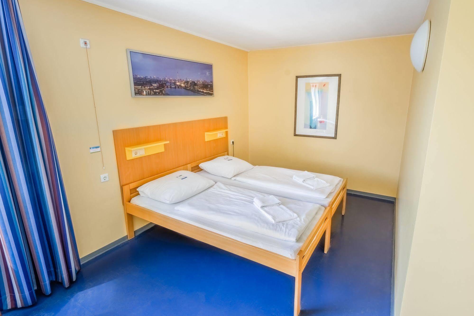 Hostal Martas Gaestehaeuser Hauptbahnhof Berlín